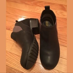 Keen black leather ankle booties